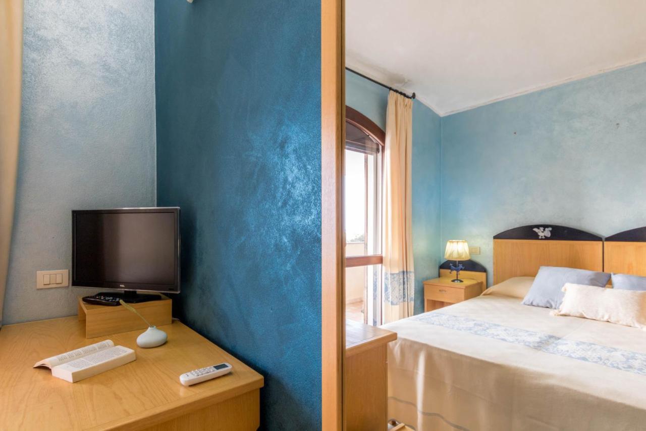 Hotel Villa Del Mare Solanas Solanas  Exteriör bild