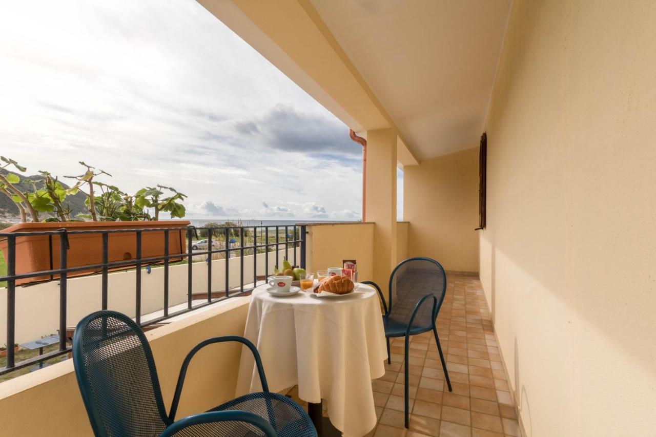 Hotel Villa Del Mare Solanas Solanas  Exteriör bild