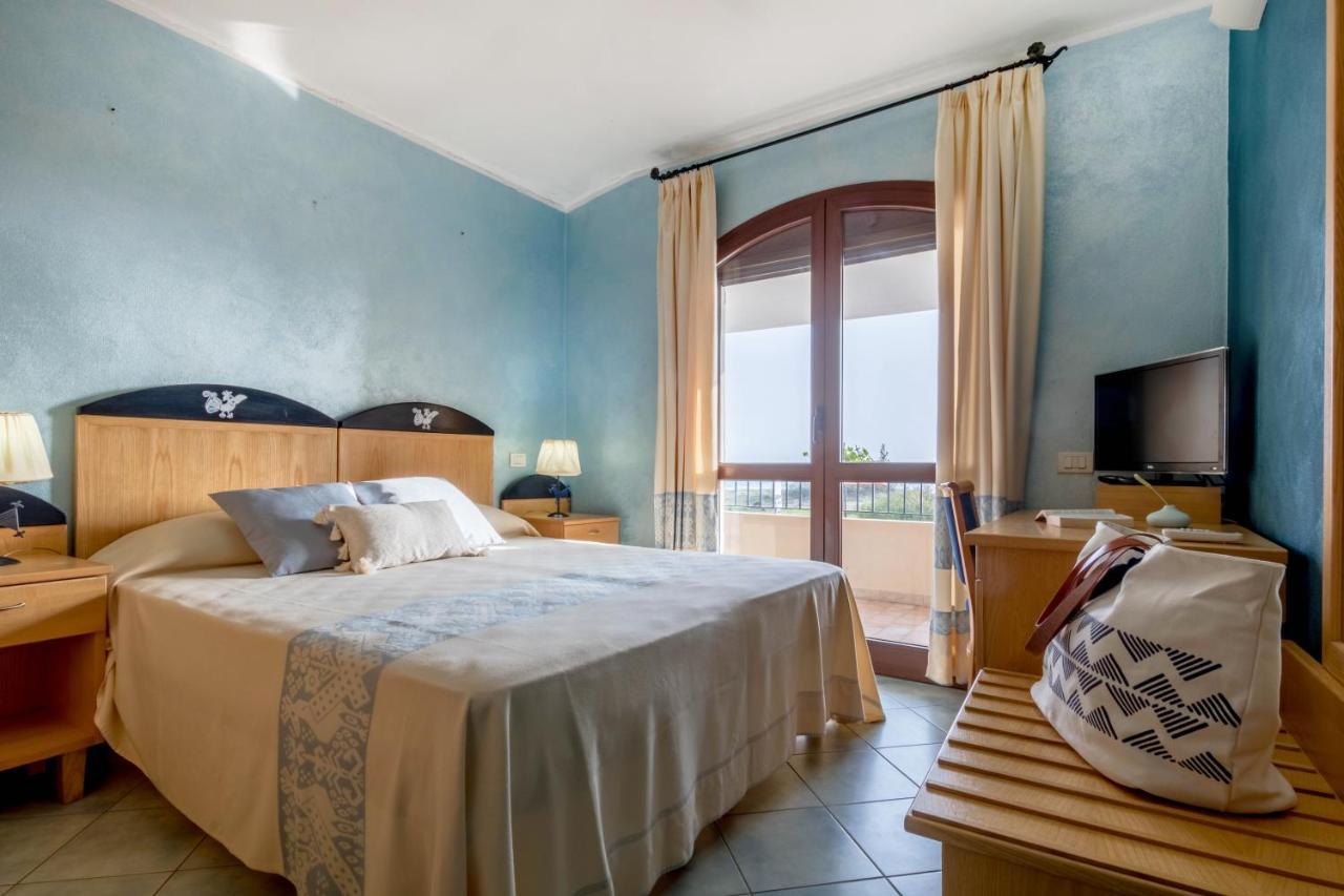 Hotel Villa Del Mare Solanas Solanas  Exteriör bild