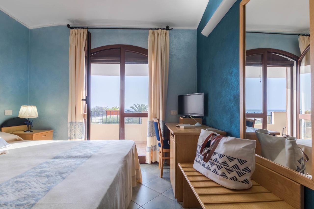 Hotel Villa Del Mare Solanas Solanas  Exteriör bild