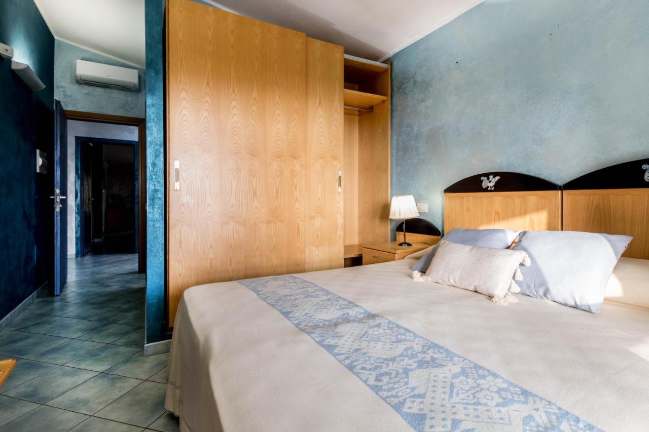 Hotel Villa Del Mare Solanas Solanas  Exteriör bild