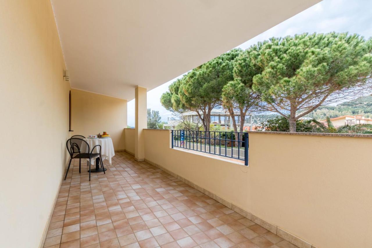 Hotel Villa Del Mare Solanas Solanas  Exteriör bild