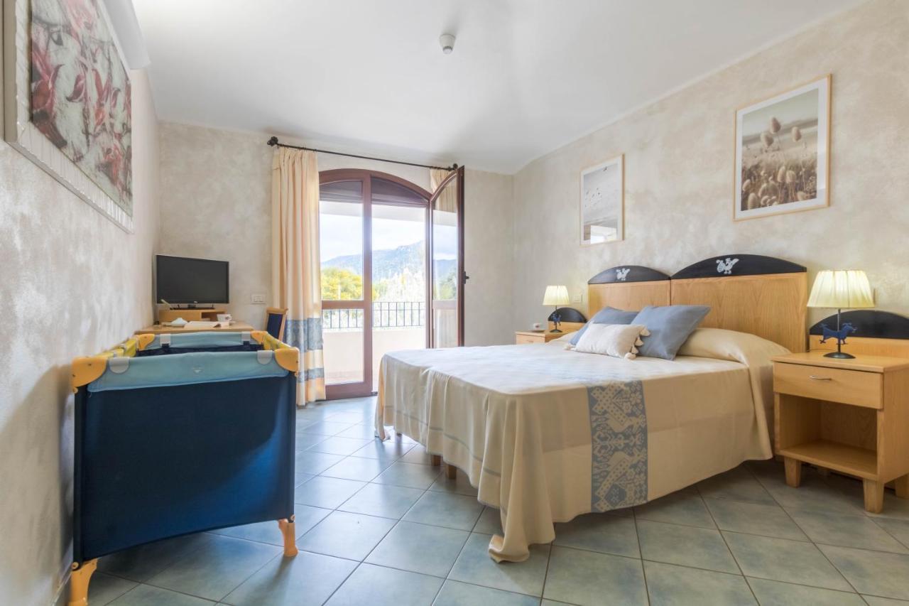 Hotel Villa Del Mare Solanas Solanas  Exteriör bild
