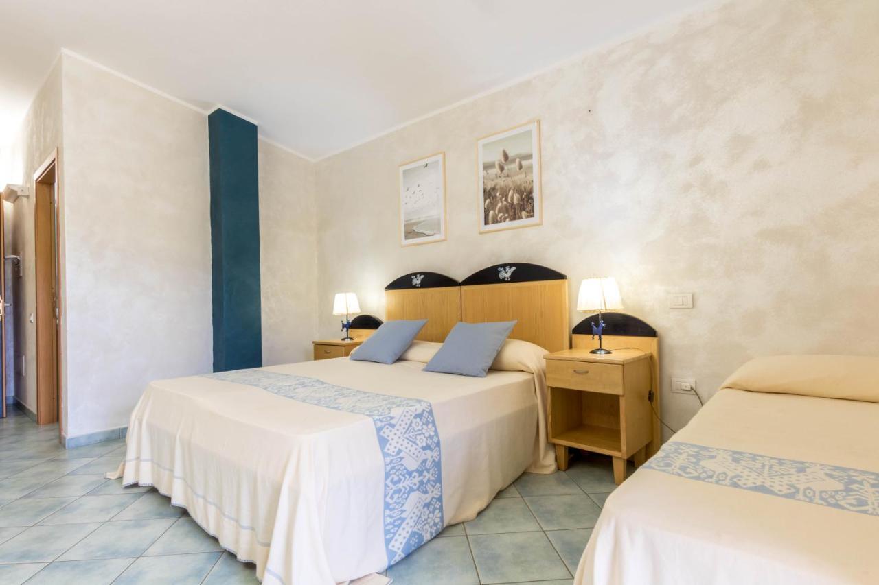 Hotel Villa Del Mare Solanas Solanas  Exteriör bild