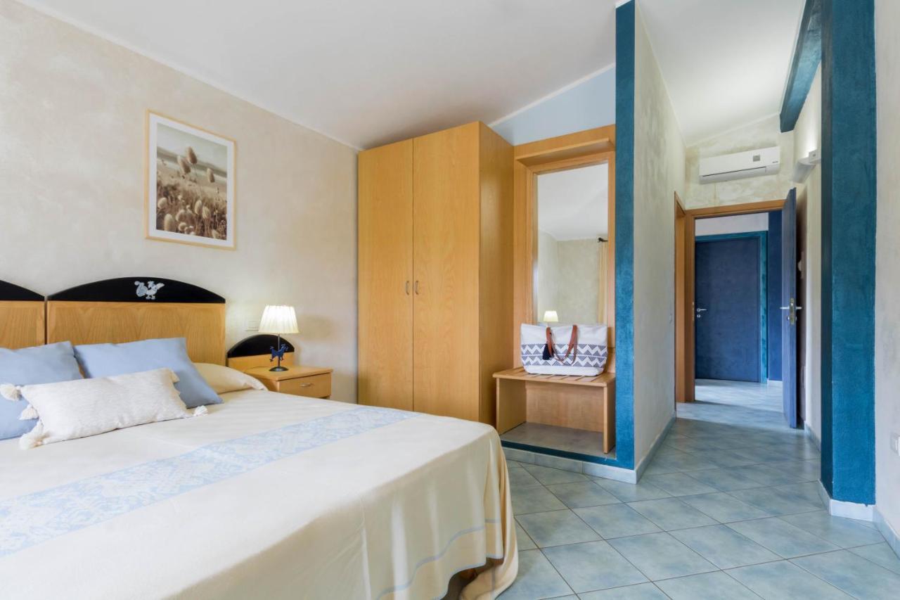 Hotel Villa Del Mare Solanas Solanas  Exteriör bild