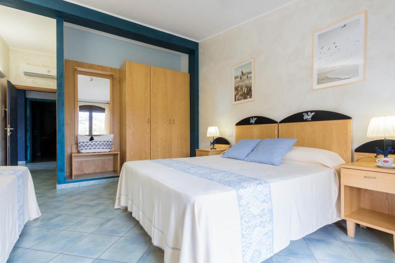 Hotel Villa Del Mare Solanas Solanas  Exteriör bild