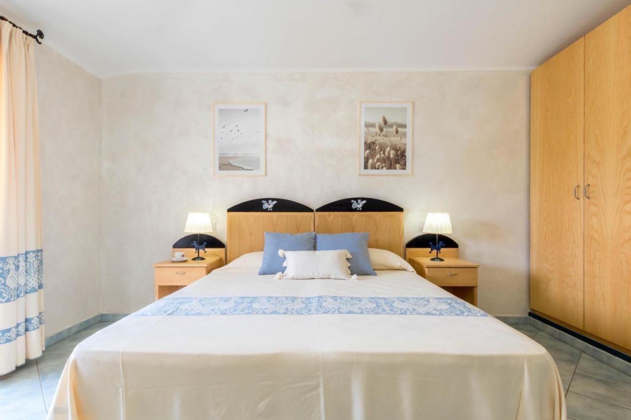 Hotel Villa Del Mare Solanas Solanas  Exteriör bild