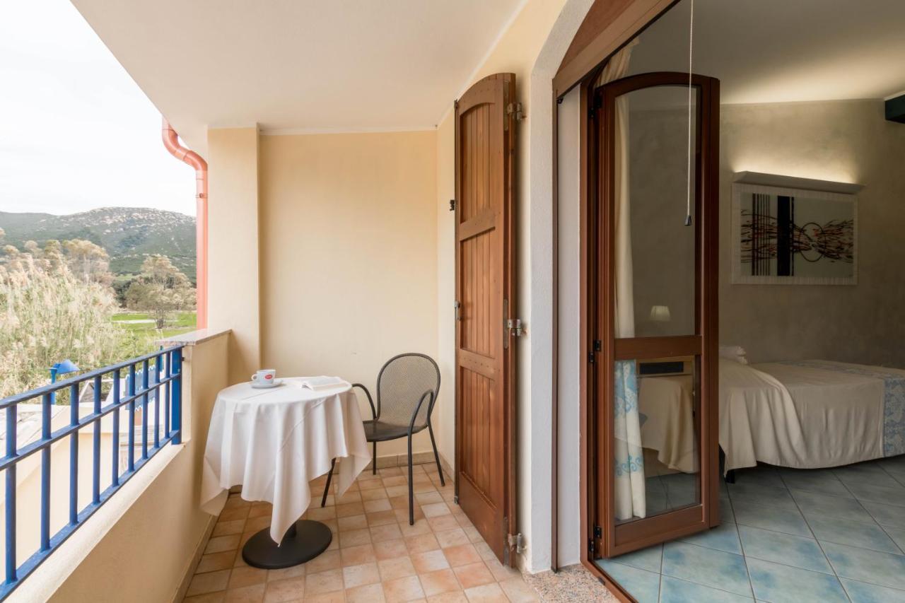 Hotel Villa Del Mare Solanas Solanas  Exteriör bild