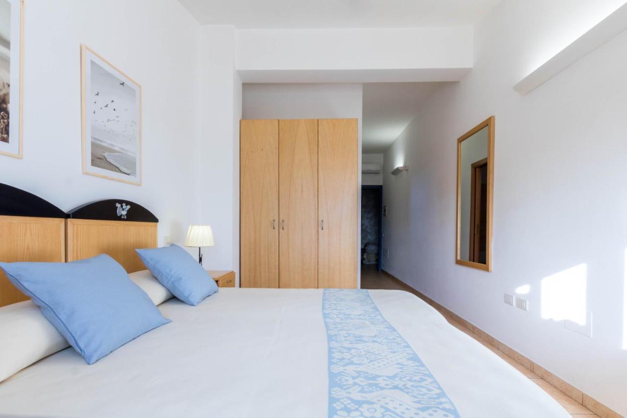 Hotel Villa Del Mare Solanas Solanas  Exteriör bild