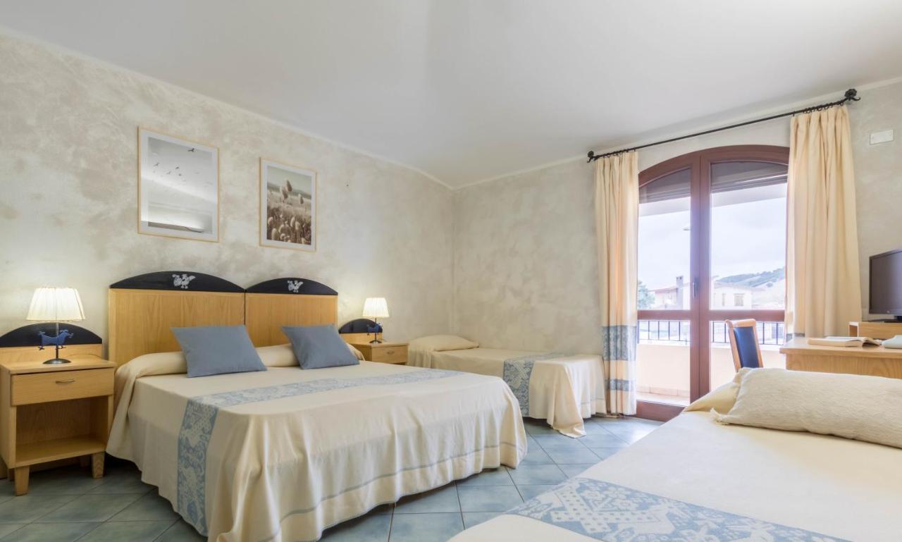 Hotel Villa Del Mare Solanas Solanas  Exteriör bild