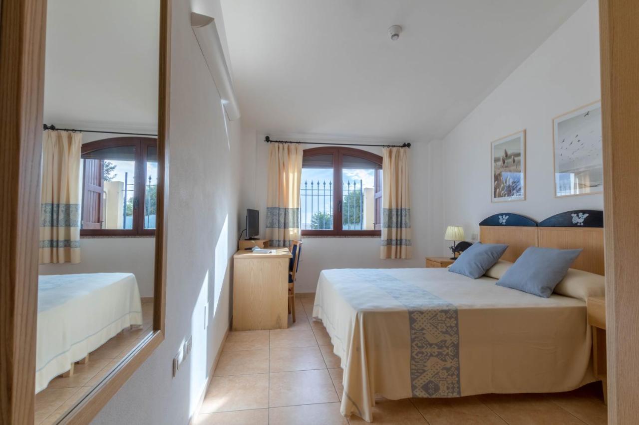 Hotel Villa Del Mare Solanas Solanas  Exteriör bild